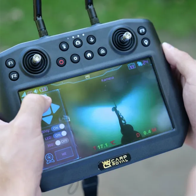 Carp Royal Falcon mit elektrischer Futterschleuder und Kamera